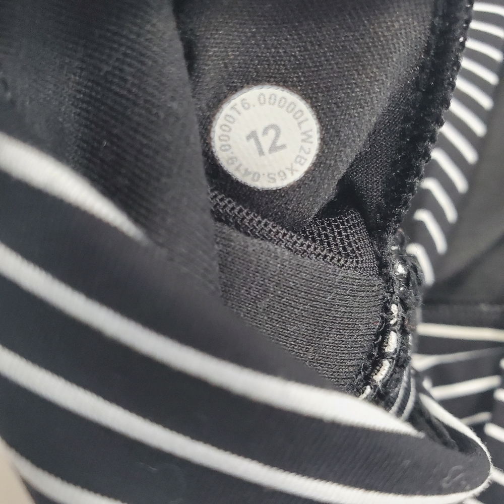 Lululemon Energy Bra Mod Stripe Black White Sports Yoga Padded - Picture 7 of 7